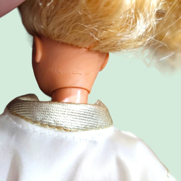 Vtg Gold and Lace Barbie - Picture 6 of 7